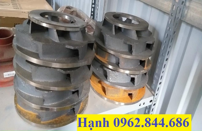 cánh máy bơm nước xe phun nước rửa đường tưới cây