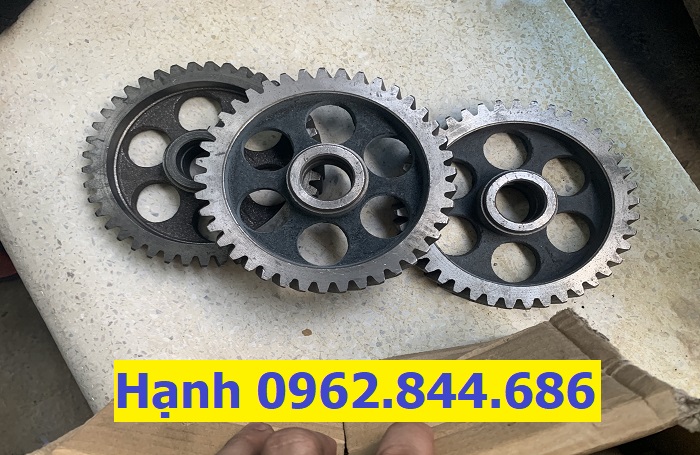 bánh răng trung gian động cơ lai mooc chở xi măng rời