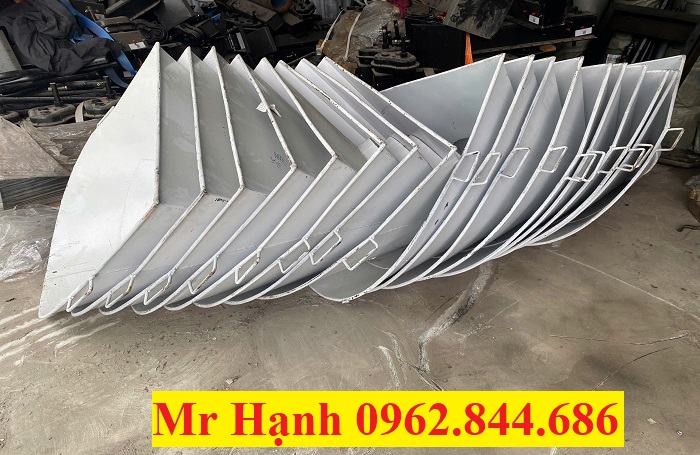 bán phễu nạp xe bồn trộn bê tông