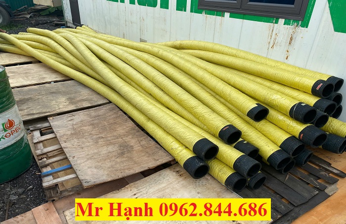 ống bơm xi téc chở xi măng rời