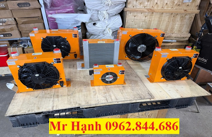 két làm mát dầu thuỷ lực xe cẩu
