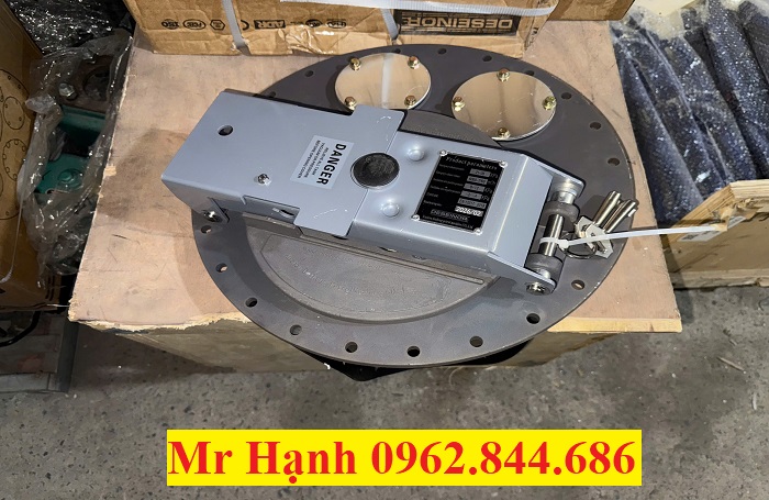 nắp téc xe bồn chở xăng dầu