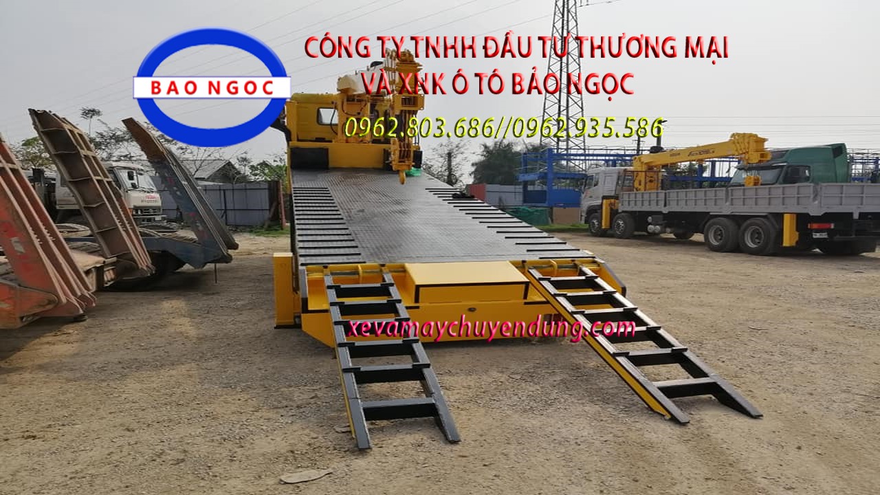 Xe nâng đầu 4 chân chở máy công trình