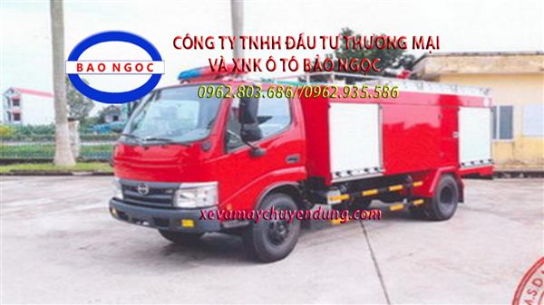 Xe chữa cháy hino WU chứa 2200 lít nước và 300 lít bột foam