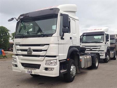 Xe đầu kéo Howo Sinotruck 1 cầu nhập khẩu